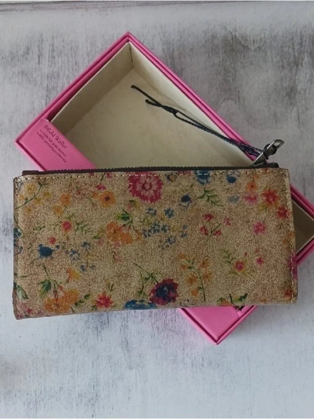 PATRICIA NASH Nazari Prairie Rose Leather Bi- Fold Continental Tan Floral Wallet